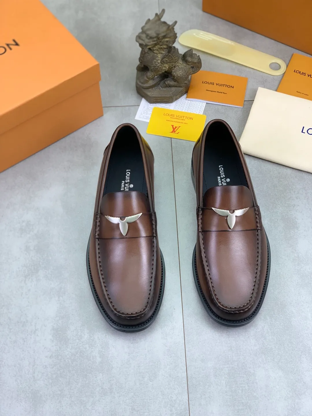 Men's men's shoes 💰P542 New style 💶[LOUIS VUITTON] Water-dyed Niuli Original order New style 🍀LV Louis Vuitton *——Top version of LV classic leather shoes! Made of imported original calfskin, original leather side strips and wear-resistant high-end rubber outsole! High quality products! Color: 3️⃣optional Size: 38-44 (45 customized)